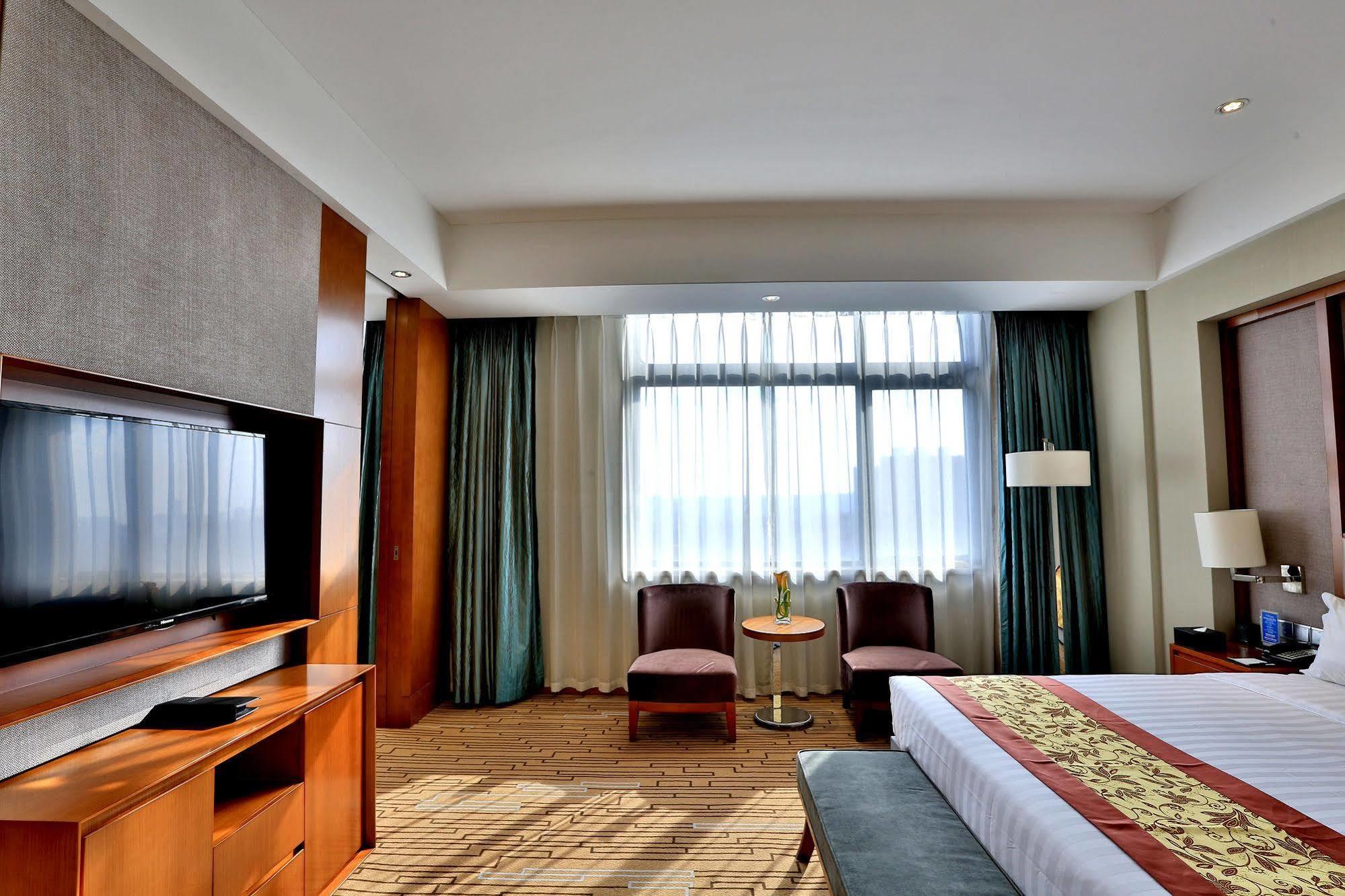 Shenyang Rayfont International Hotel Exterior photo